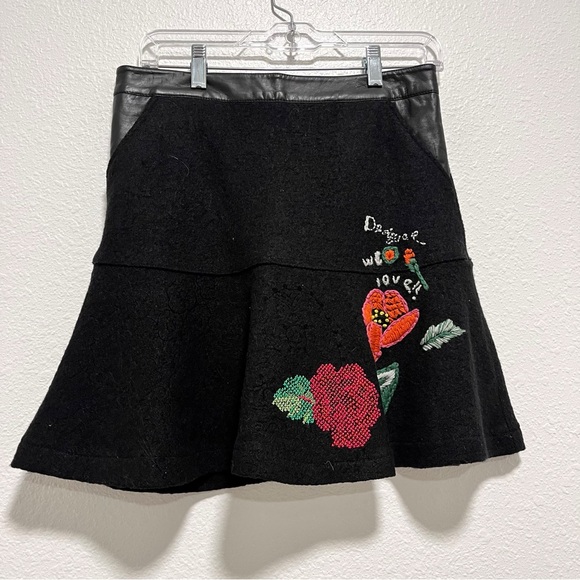 Desigual Mini Skirt Floral Embroidered Faux Leather Black Size Small 6 - Picture 1 of 6